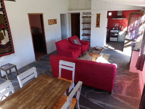 Casa 2 Dormitorios, Gran Jardín Con Sombra. Cerca De Playa