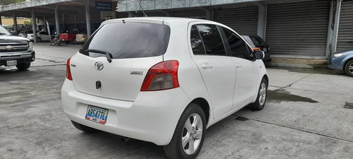 Imagen 3 de 16 de Toyota Yaris Automatico