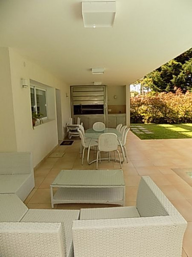 Imagen 22 de 24 de Venta De Casa 4 Dormitorios En Playa Mansa, Punta Del Este