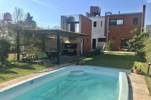 Casa En Venta - 3 Dormitorios 3 Baños - Cochera - 300 Mts2 - Villa Parque Sicardi, La Plata