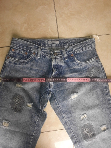Pantalon Azul Capri Con Apliques Y Roturas T: 30 De Peuque