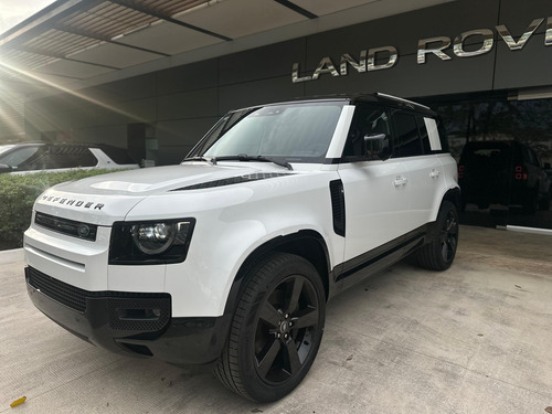 Land Rover Defender 110 Dynamic SE