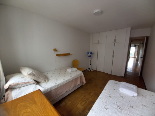 Imagen 9 de 14 de Excelente Apto. En Punta Carretas, 3 Dormitorios Más Servicio Completo. 2 Baños 1 En Suite Y Garaje. Estupenda Ubicación A Pasos De La Rambla, El Golf Y Punta Carretas Shopping.