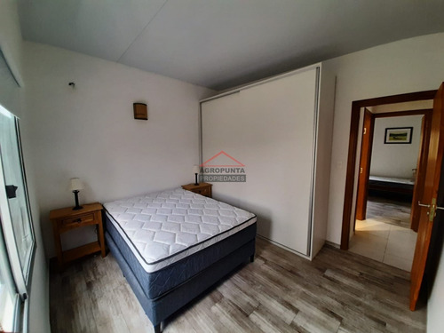 Casa 2 Dormitorios A Pasos De La Península Y De La Playa Mansa- Ref: 5345