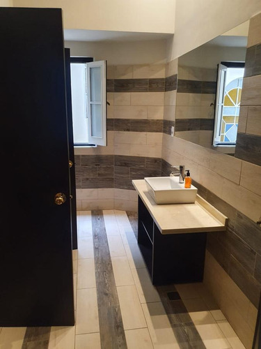 Imagen 16 de 26 de Sarandi Entre Juncal Y B Mitre, Gran Oficina De 300m2 Totalmente Reciclada!!