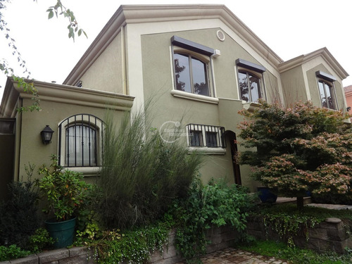 Casa En Arriendo 6d/ 5b / 3e En Valle La Dehesa