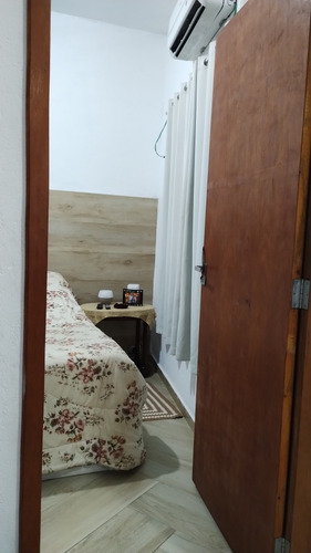 Casa 2 Dormitórios, 1 Suíte.