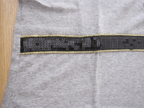 Remera Gris , Lentejuelas Negras Manga 3/4 The Designer T:m