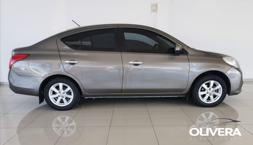 Nissan Versa Extra Full