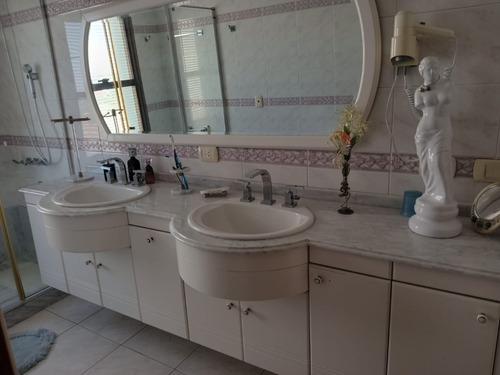 Semi Piso En Alquiler Y/ó Venta Excelente Estado. Ubicado En Sarmiento Esquina Videla. Quilmes Centro. Alquiler U$s 1.800.-, Piso 5°.