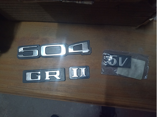 Insignias Peugeot 504 Gr Ii Baúl Juego Completo 