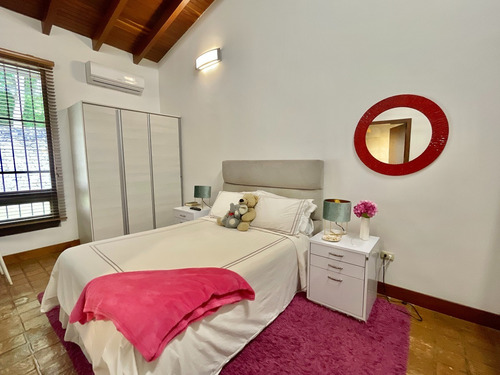 Casa Remodelada De Una Sola Planta Alto Hatillo 2250 M2 Terreno Y 600 M2 Construcción