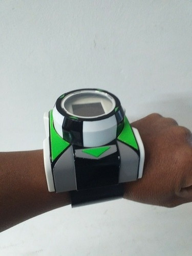 Reloj Omnitrix Ben 10 Pantalla Digital Con Sonidos (Usado)