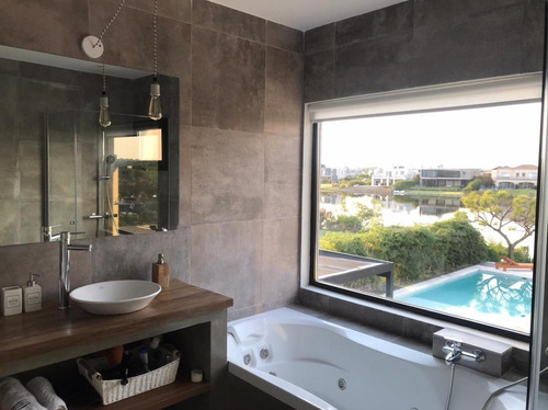 Casa En Venta En El Barrio San Francisco, Villa Nueva, Tigre