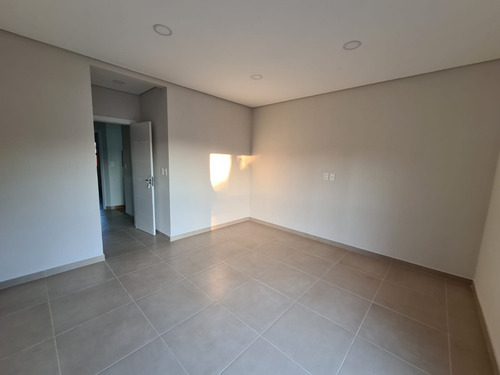 Imagen 8 de 15 de Dúplex En Mariano Roque Alonso Paraguay De 3 Dormitorios 1 Suite Con Parrilla Pisos De Porcelanato