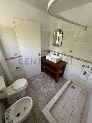 Casa A Remodelar En Venta En Gonnet, 16 Bis 487 Y 488