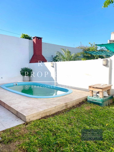 Venta Casa 5 Ambientes Con Parque Y Piscina En Haedo. Excelente Propiedad