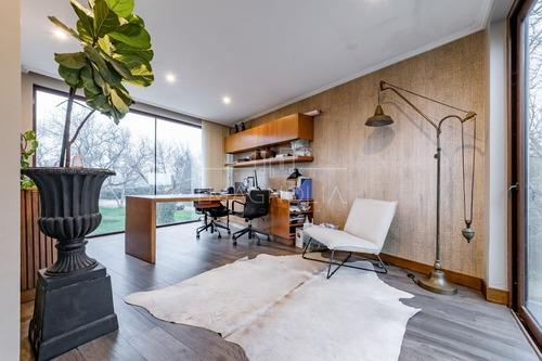 Casa En Venta De 6d/5b En Colina