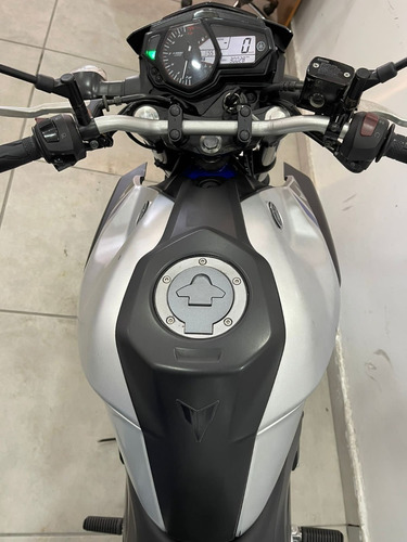 Imagem 3 de 8 de Yamaha Mt-03