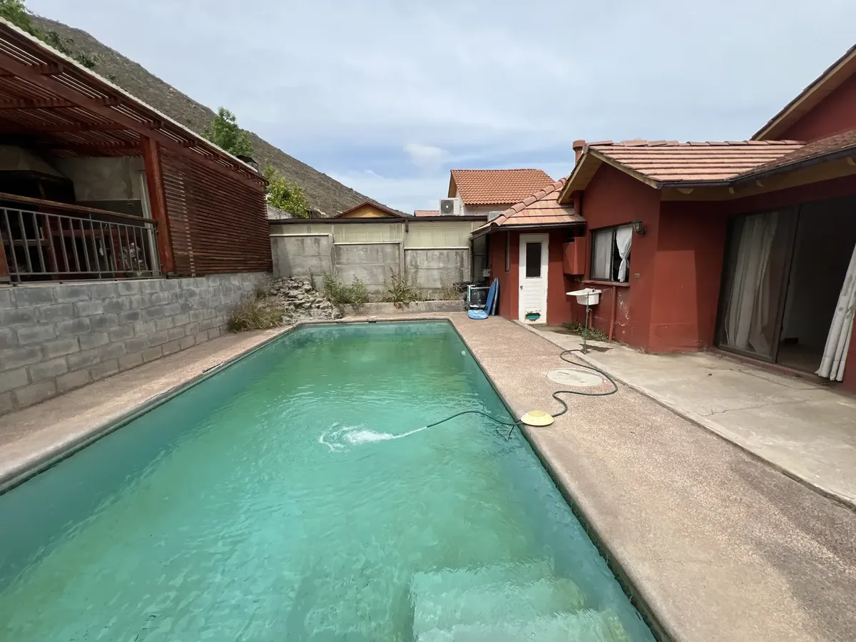 Imagen 3 de 27 de Casa En Hermoso Lugar De Santiago, Con Vista A Cerros.
