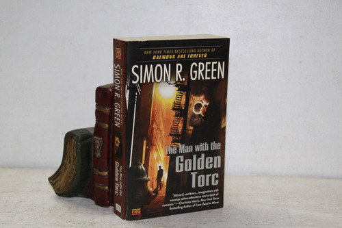 Simon R. Green - The Man With The Golden Torc 