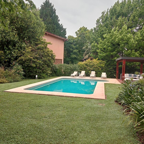 Casa En Venta - 3 Dormitorios 3 Baños - Cochera - 1.100mts2 - Campana