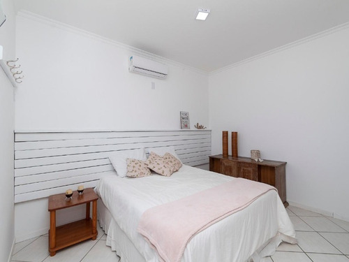Imagem 5 de 21 de Casa Frente Mar, Mobiliada, Com 04 Suítes + 02 Dormitórios, Piscina, 04 Vagas De Garagem Coberta, Centro, Bombinhas, Sc - Ca00016 - 68799388