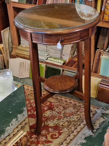 Mesa Auxiliar De Roble Diseño Alto Con Cajón.