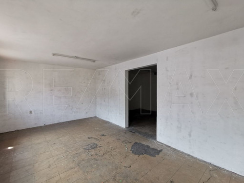 Casa En Esquina Con 430 M2 De Construcción.