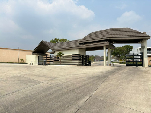 Lote Residencial En Fracc. Oasis Frente A Casa Club