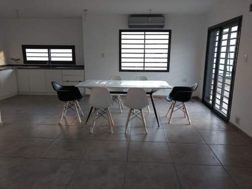 Imagen 3 de 15 de Villa Belgrano, Excelente Complejo De 4 Duplex
