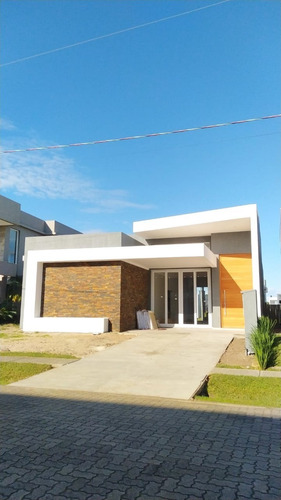 Imagem 1 de 2 de Casa À Venda Em Capão Da Canoa - Ca01418 - 69819233
