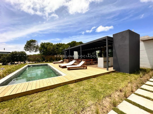 Casa En Venta De 4 Dormitorios En Club Del Mar, José Ignacio