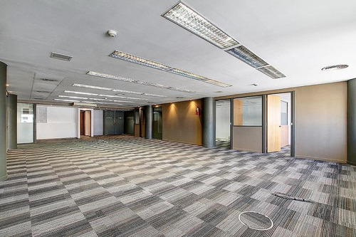 Oficina De 430 M2 En El Centro. Piso Alto, Vista Abierta, Muy Buen Estado