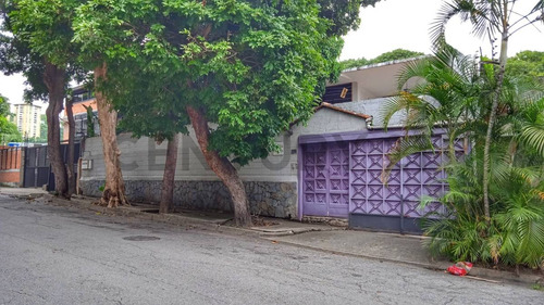 Casa A Remodelar En Colinas De Bello Monte Con Alto Potencial