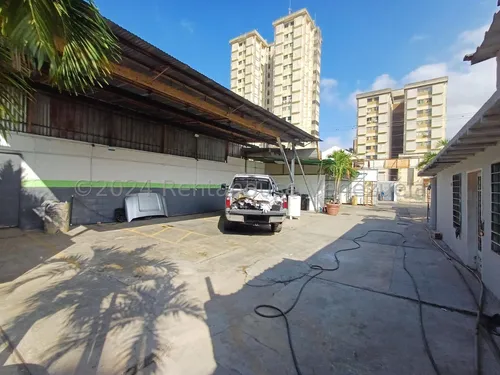 *jl/oportunidad De Negocio Galpón Cerrado 1 Abierto, 2 Casas Local Y Mas En Venta Barquisimeto, Centro Lara, Venezuela/ José López # 24-15926 / 920 M²