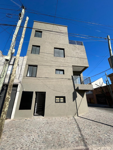 En Venta Impecable Depto 3 Amb A Estrenar Al Fte Con Patio Y Coch. Opcional En Lanus (414)