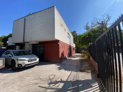 Amplio Sitio Esquina Gran Construcción Adaptable Negocio