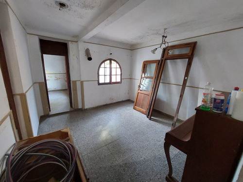 Casa A Reciclar + Cochera + Patio