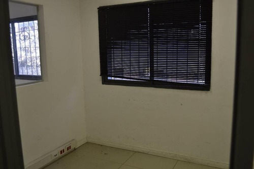 Imagen 26 de 30 de Guevara Al 500. Edificio De 3 Plantas En Venta De 980 M2