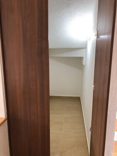 Imagen 13 de 30 de En Venta Casa En Zibata, Jardín, 3 Recamaras, Cuarto De Lava