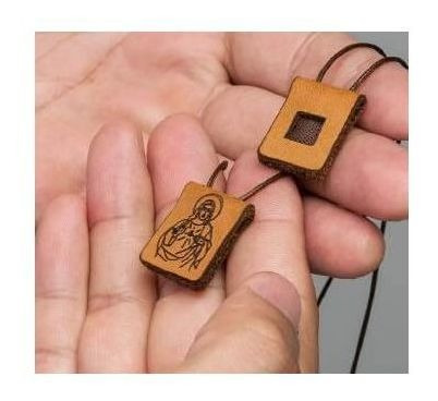 Imagem 5 de 10 de Escapulário De Couro C/folheto