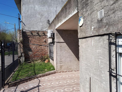 Imagen 3 de 12 de Casa En Esquina