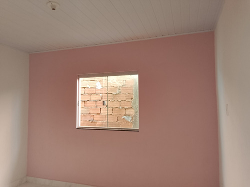 Casa Com 3 Quartos , 2 Banheiros , Copa , Área De Serviço