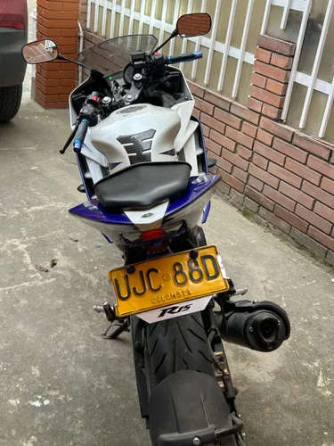 Yamaha R15 V2