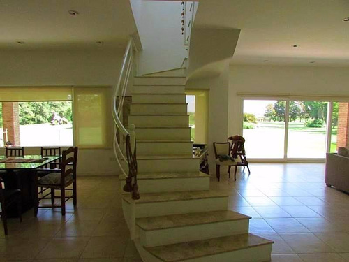 Venta Campo De 58hs Con Casco Moderno En Lobos
