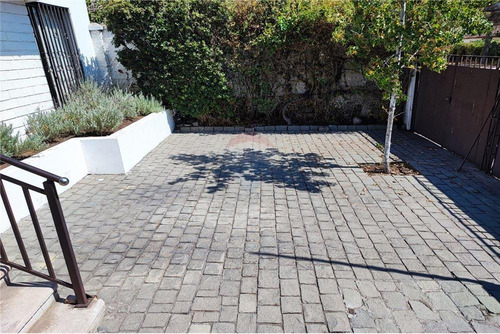 Imagen 2 de 17 de Se Vende Casa 3d+3b+4est. Las Condes