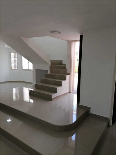 Imagen 2 de 7 de Townhouse Urb Trigal Norte Jhoanna Valdez 0414-4134289