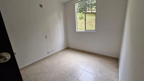Vendo Apartamento En La Parte Baja De La Loma De Los Bernal, Piso Bajo