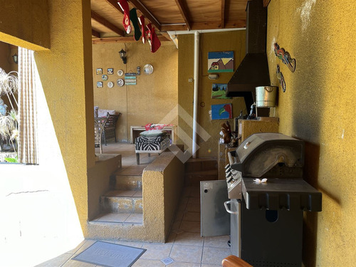 Casa En Venta De 6 Dorm. En La Florida